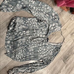 Daytrip Gray and White Floral Blouse